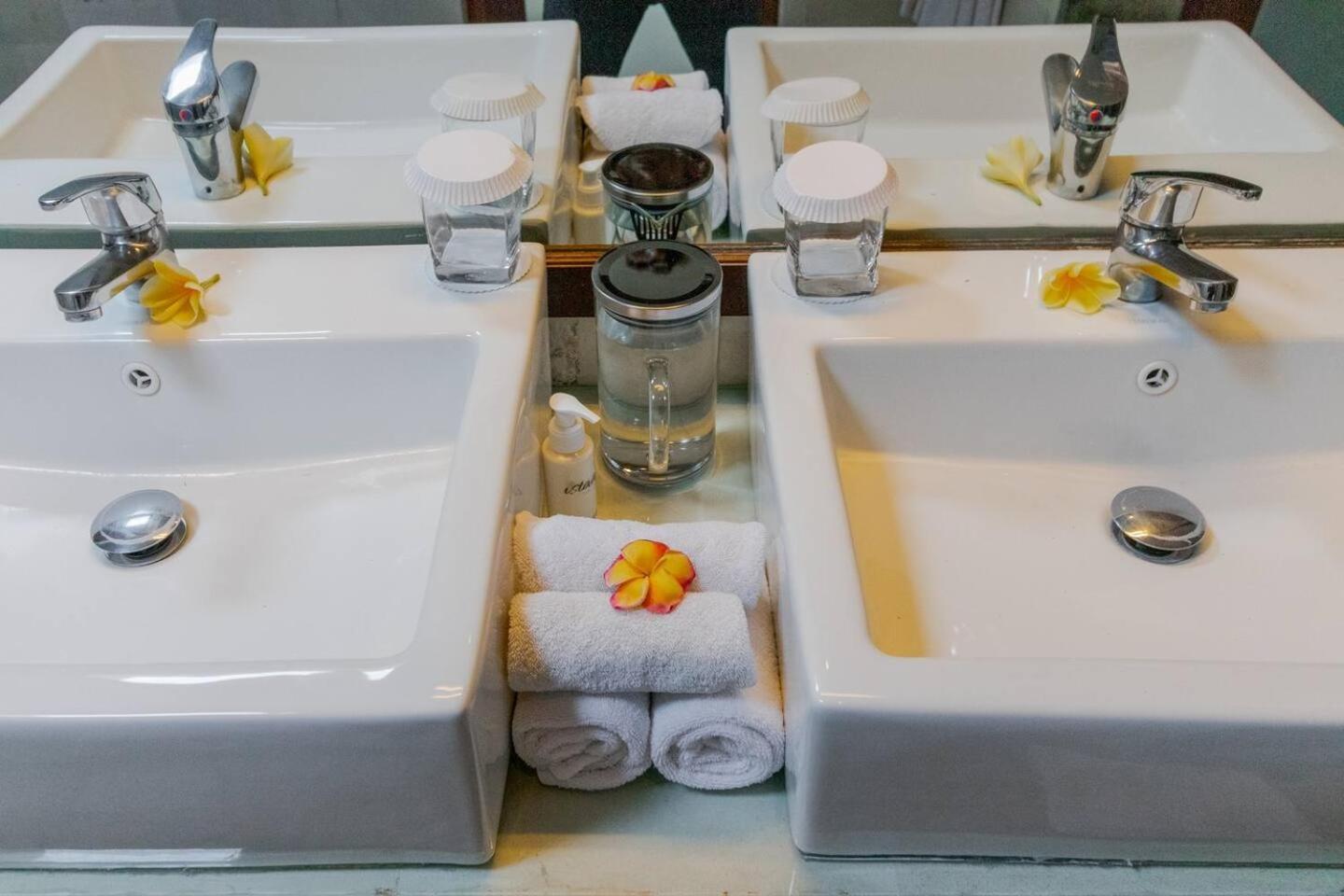 Heart Of Seminyak, 2Br, Sleeps 4, Walk To Bintangヴィラ エクステリア 写真