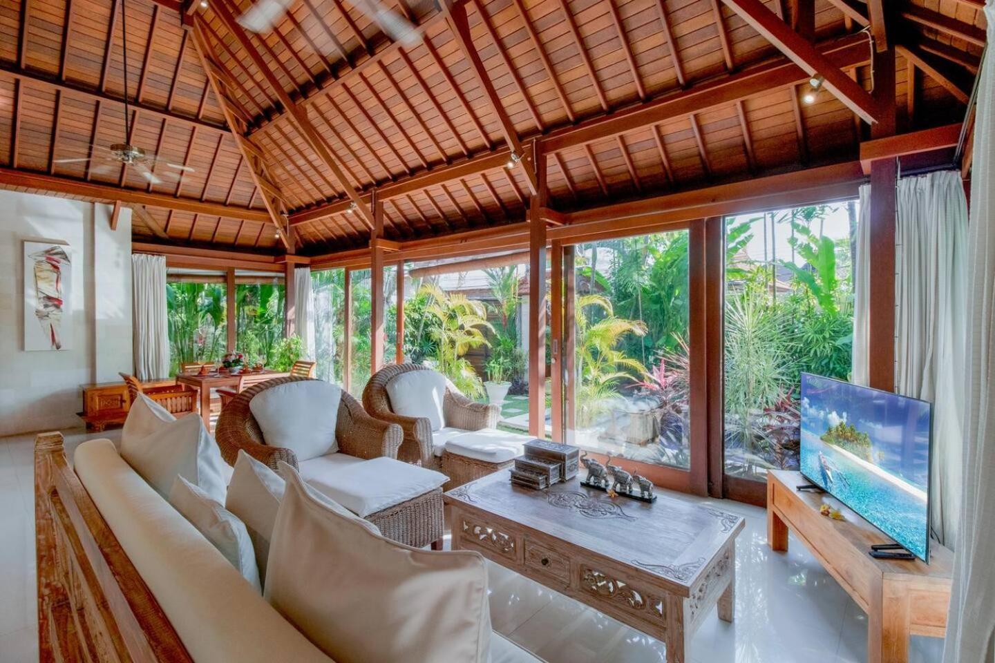 Heart Of Seminyak, 2Br, Sleeps 4, Walk To Bintangヴィラ エクステリア 写真
