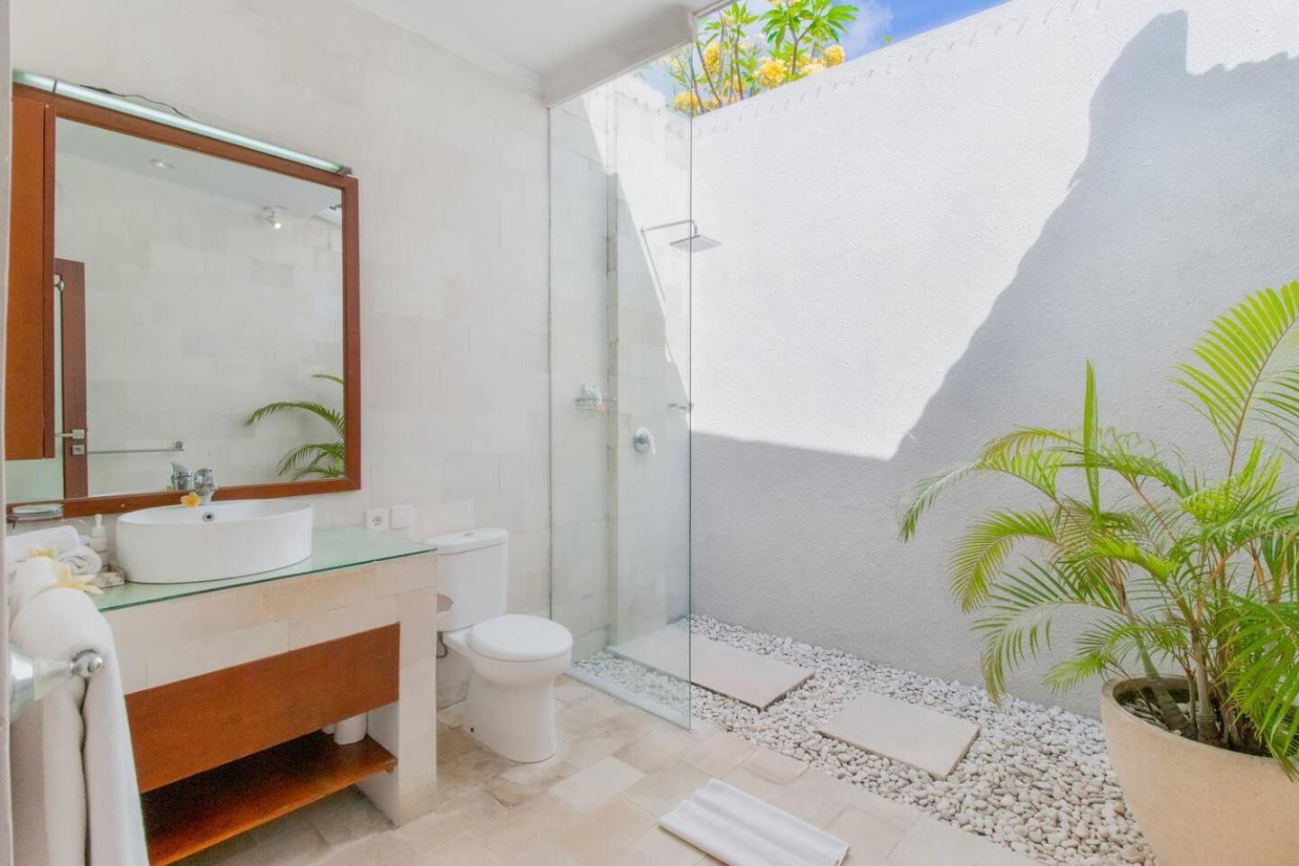 Heart Of Seminyak, 2Br, Sleeps 4, Walk To Bintangヴィラ エクステリア 写真
