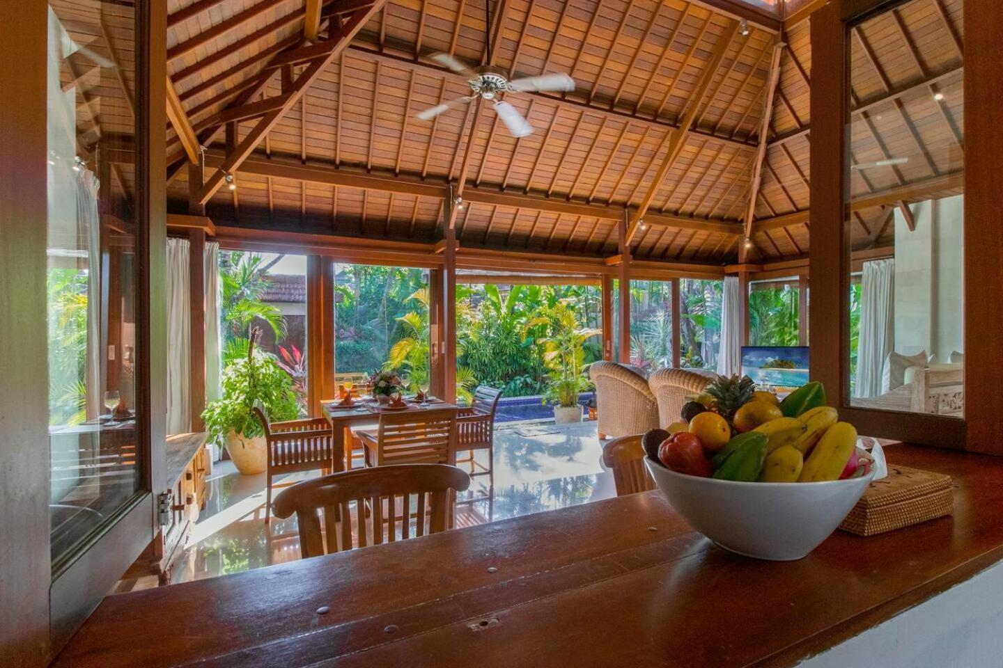 Heart Of Seminyak, 2Br, Sleeps 4, Walk To Bintangヴィラ エクステリア 写真