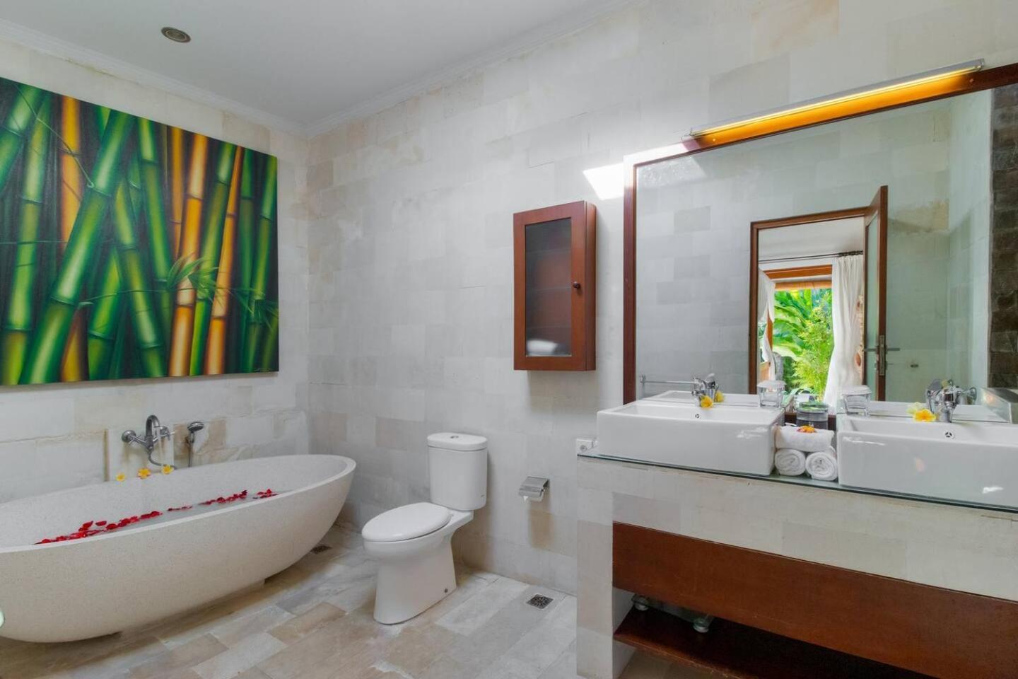 Heart Of Seminyak, 2Br, Sleeps 4, Walk To Bintangヴィラ エクステリア 写真